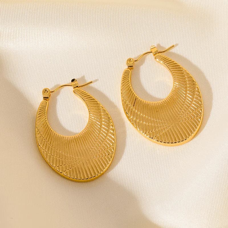 プリーツ加工 フープピアス ゴールドステンレススチール