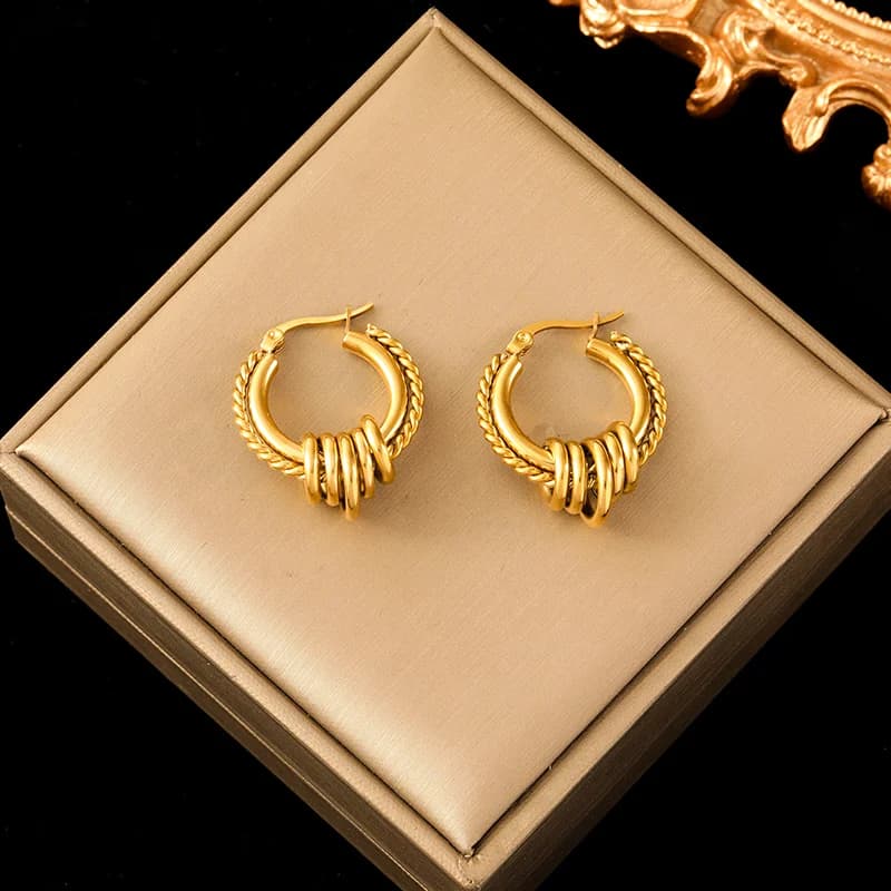 プリーツ加工 フープピアス ゴールドステンレススチール