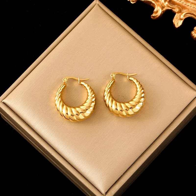 プリーツ加工 フープピアス ゴールドステンレススチール