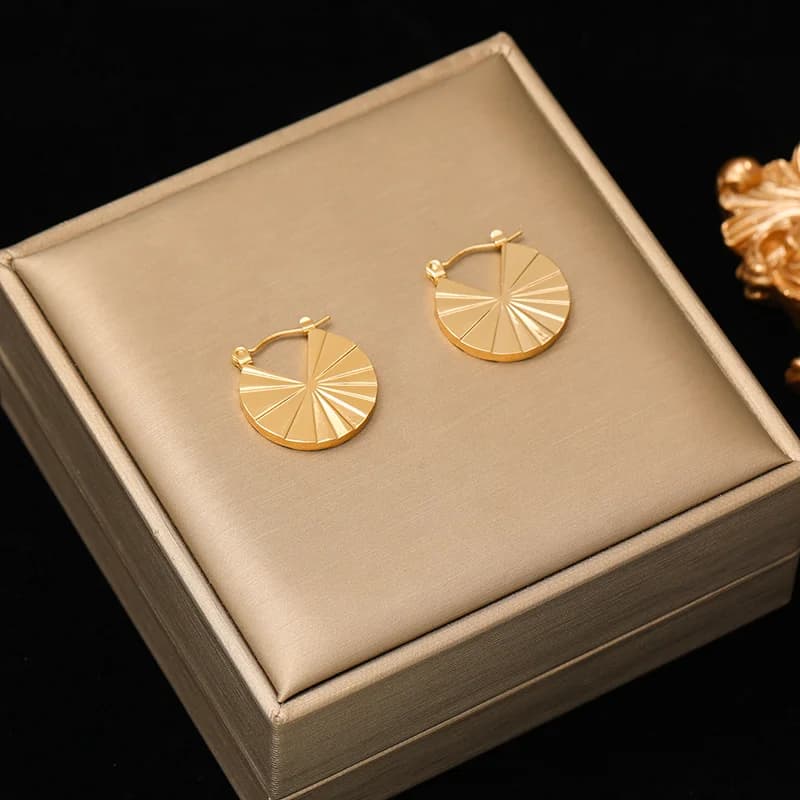プリーツ加工 フープピアス ゴールドステンレススチール
