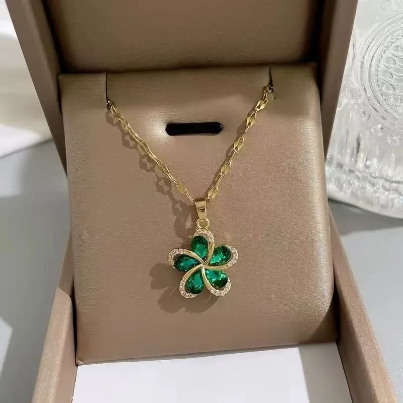 キュービックジルコニア フラワーペンダントネックレス