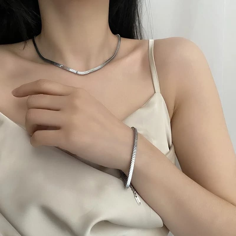 ステンレス製 シルバーカラー スネークチェーンブレスレット